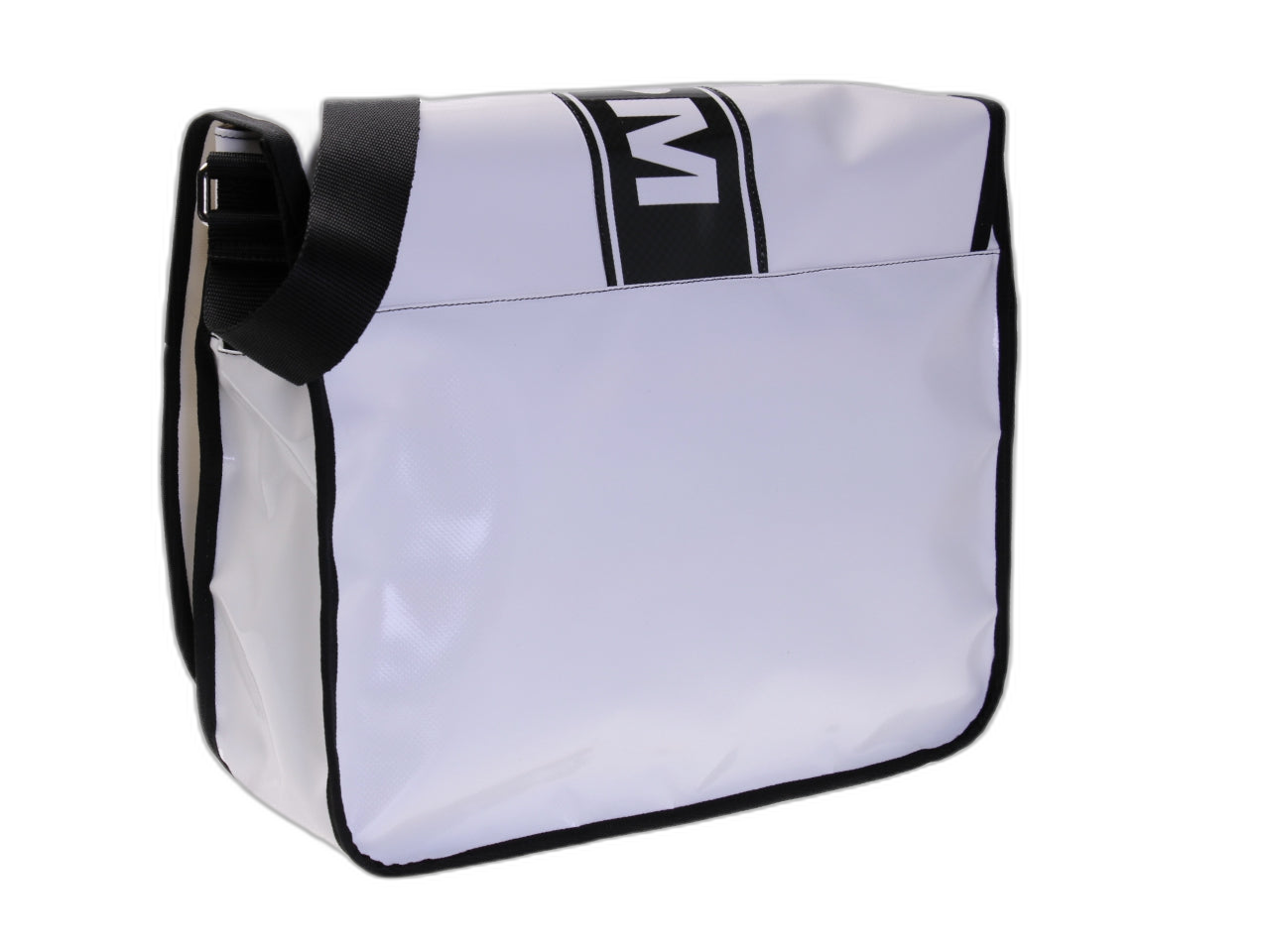 BORSA MESSENGER BIANCA. MODELLO SPOT REALIZZATO CON TELONI DI CAMION.
