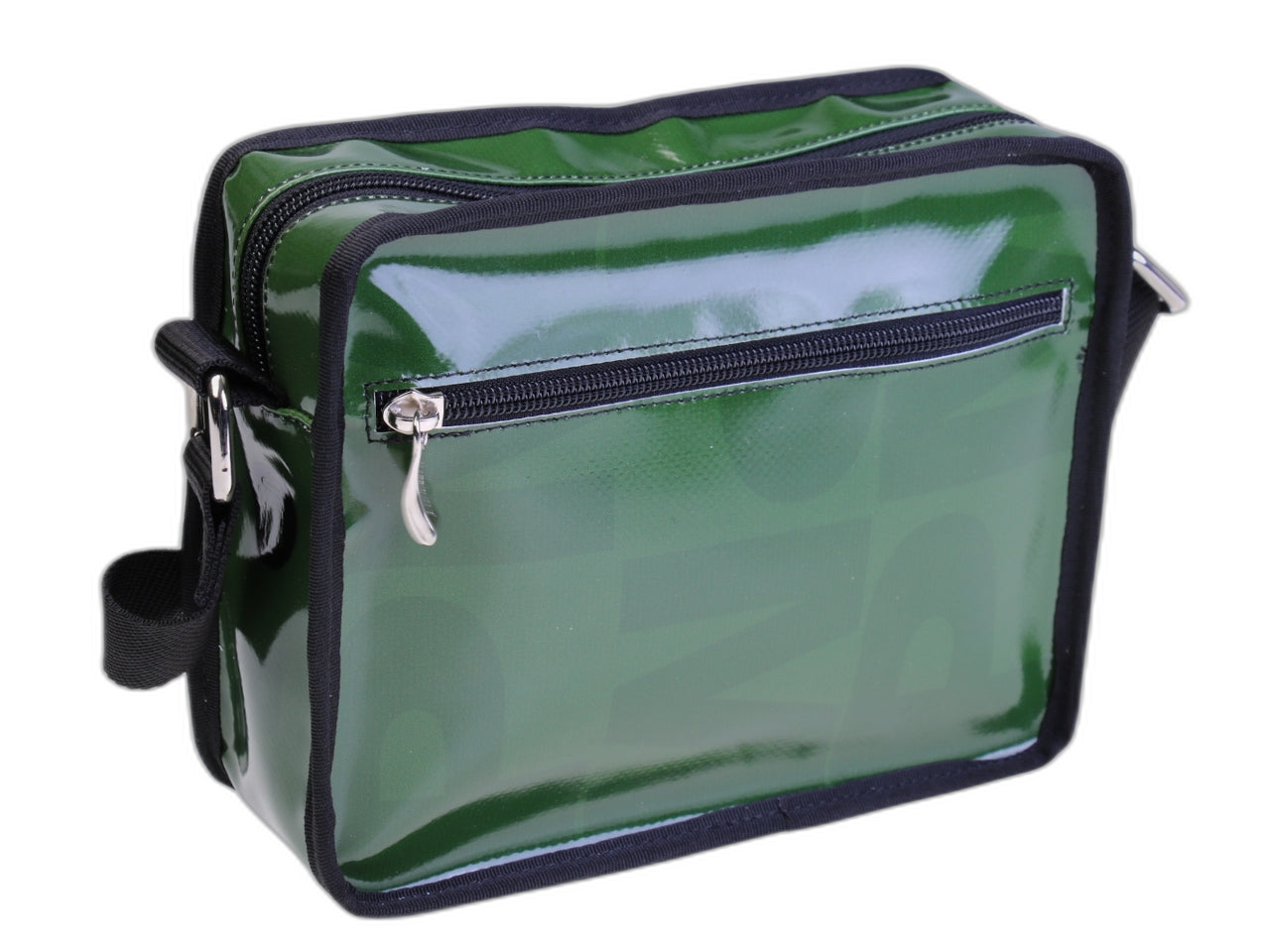...BORSA A TRACOLLA VERDE SCURO SENZA GENERE. MODELLO FRIK REALIZZATO CON TELONI DI CAMION.